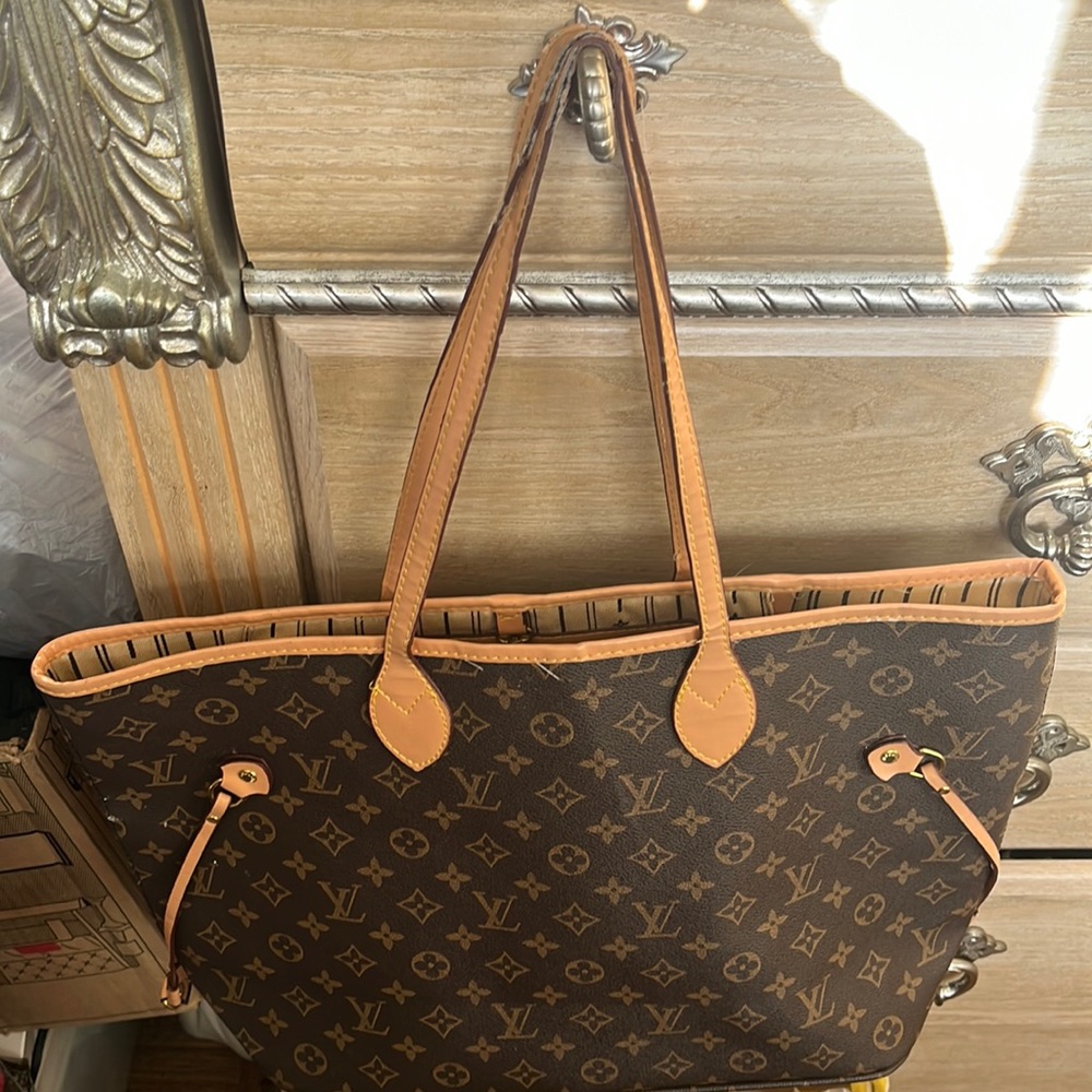 Never Full tote